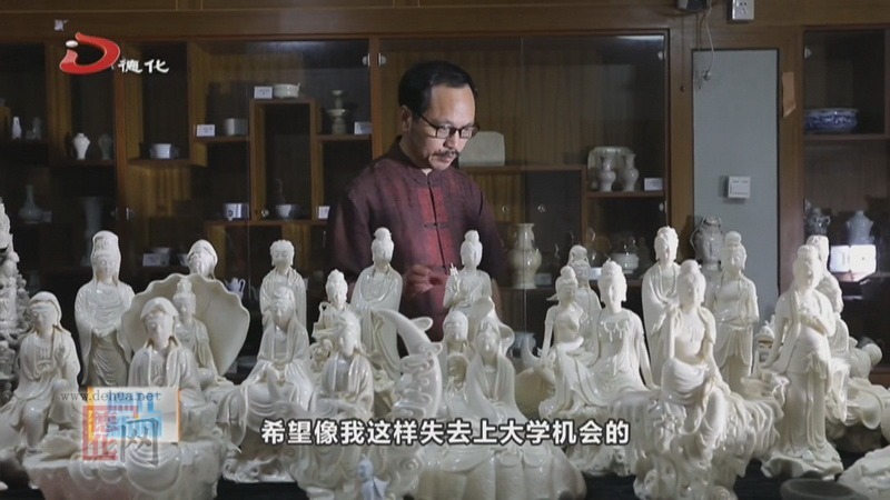 中國工藝術(shù)美術(shù)大師陳明良榮獲“國家開放大學(xué)首屆杰出校友”稱號(hào)